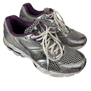 Mizuno Sneakers Women's SZ 9 Silver and Purple Running Shoes